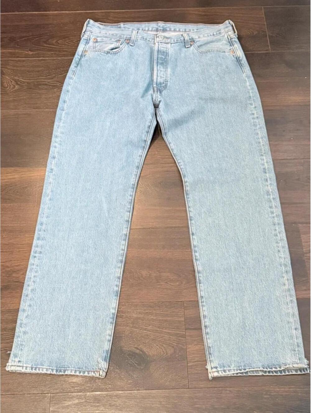 Levi’s 501 Men’s Jeans W36 L32 – Light Wash Straight Leg Button Fly 010